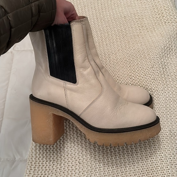 EUC! ✨ Free People James Chelsea Boot - Picture 2 of 3